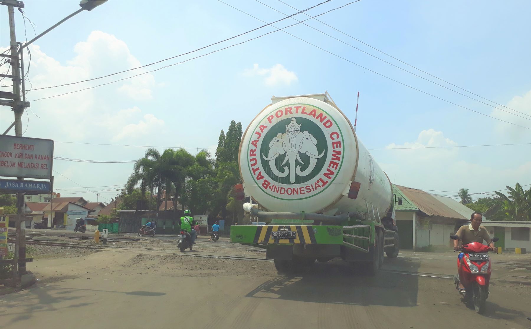 SEMEN-BATURAJA-mobil